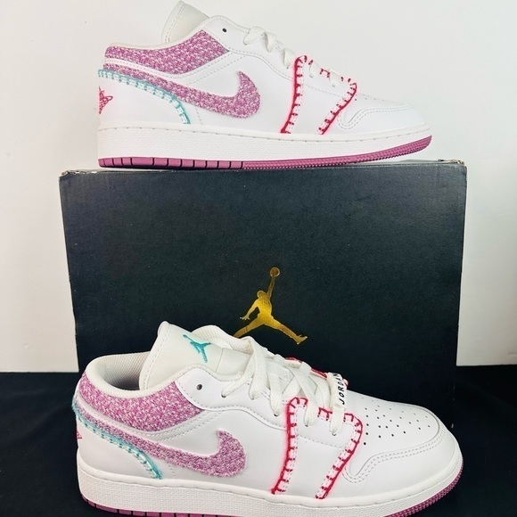 Jordan 1 Low Nike Jordan Knit Size 6 Y New with box DM9037-100 - Picture 2 of 8